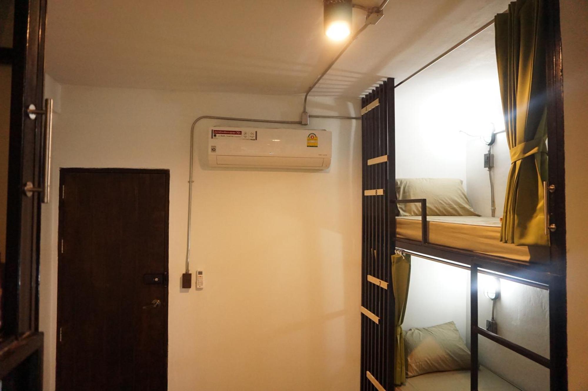 Feel Good Bangkok Hostel Exterior photo