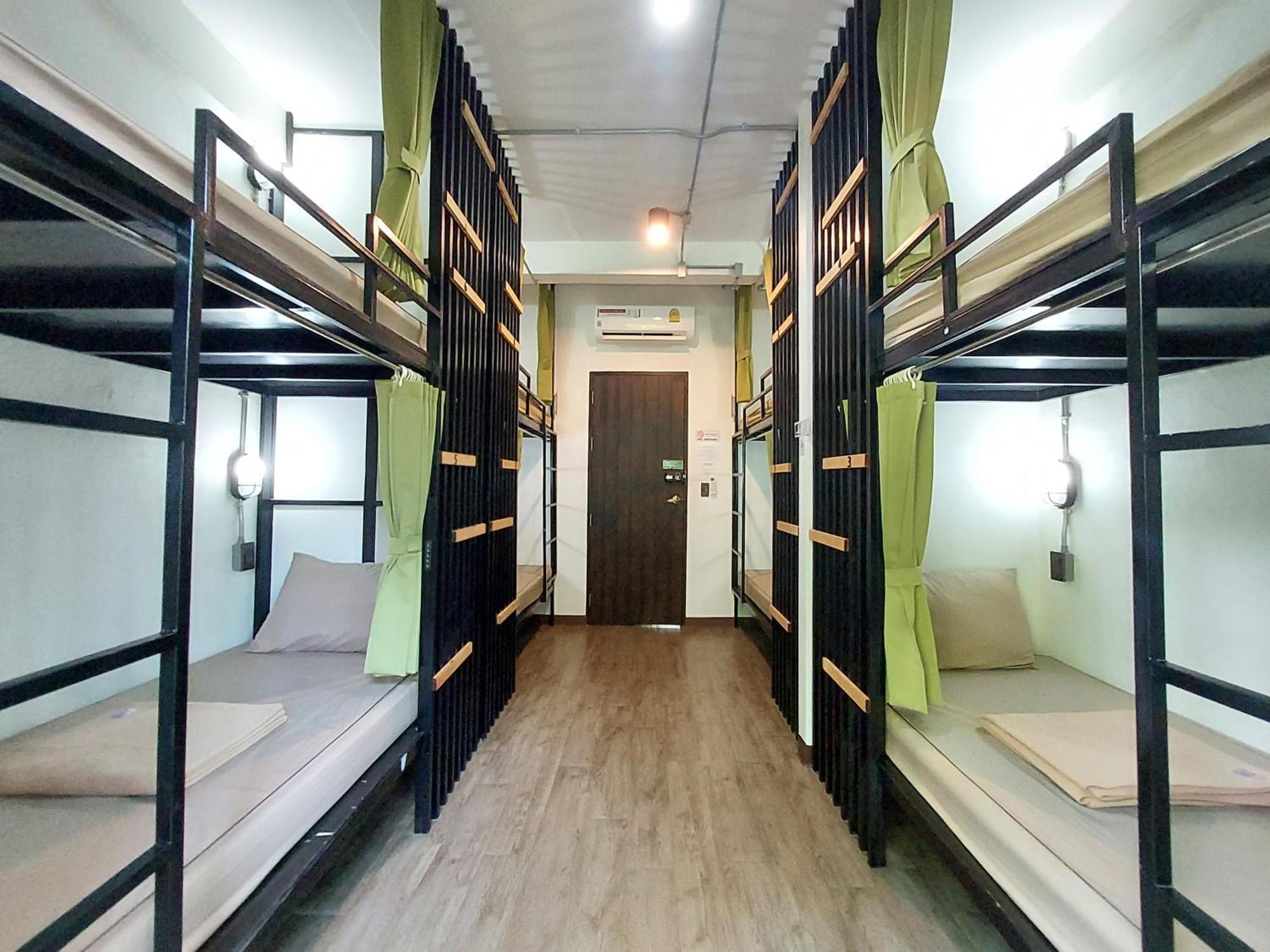Feel Good Bangkok Hostel Exterior photo