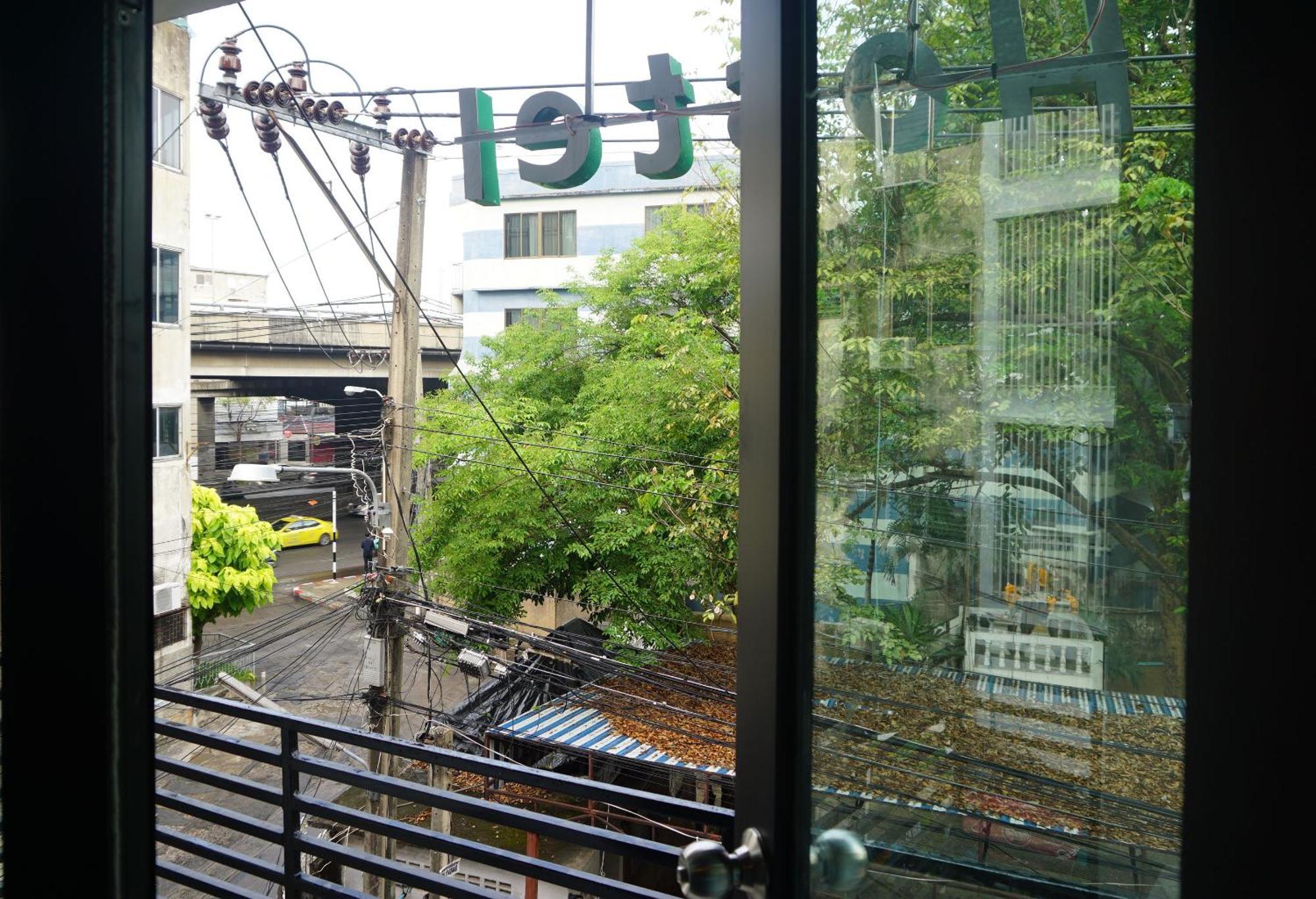 Feel Good Bangkok Hostel Exterior photo