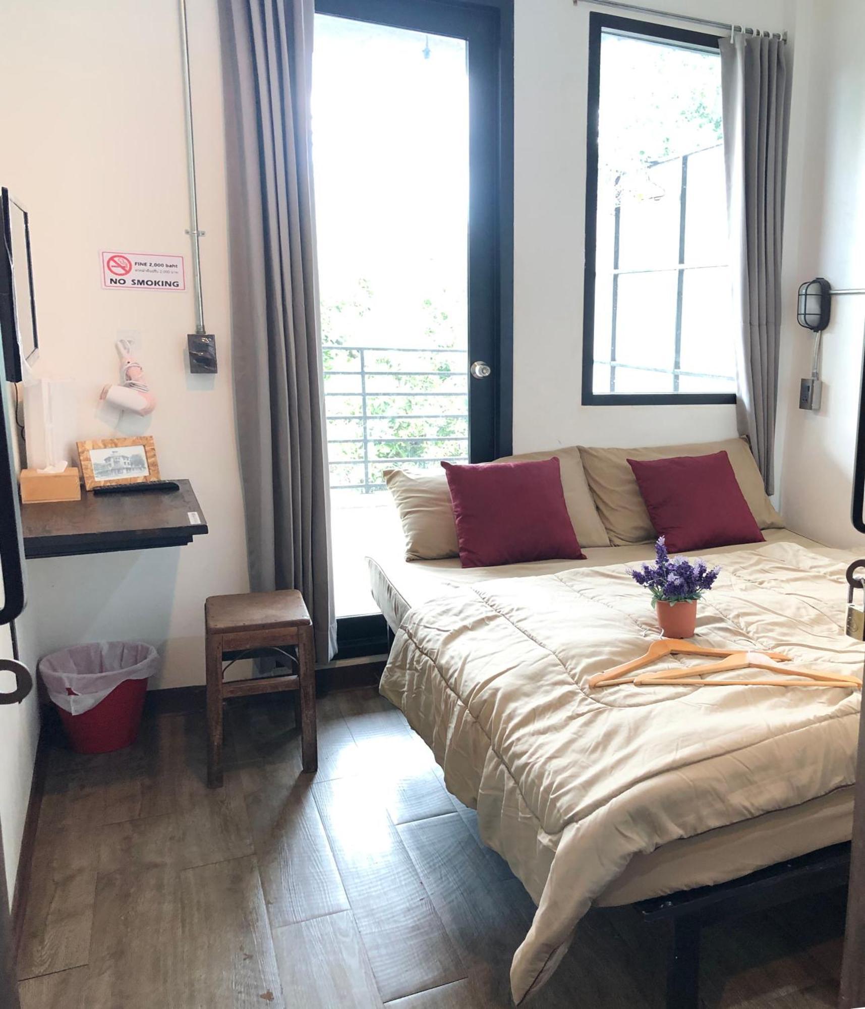 Feel Good Bangkok Hostel Exterior photo