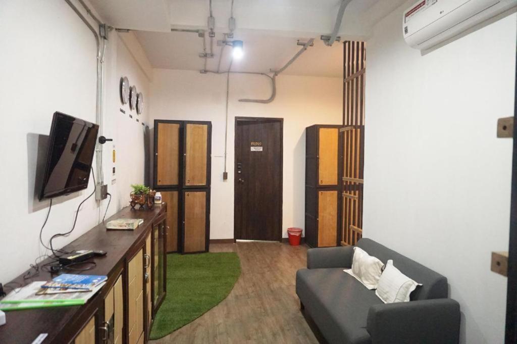 Feel Good Bangkok Hostel Exterior photo